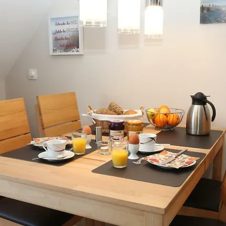 Strandaster Apartment *